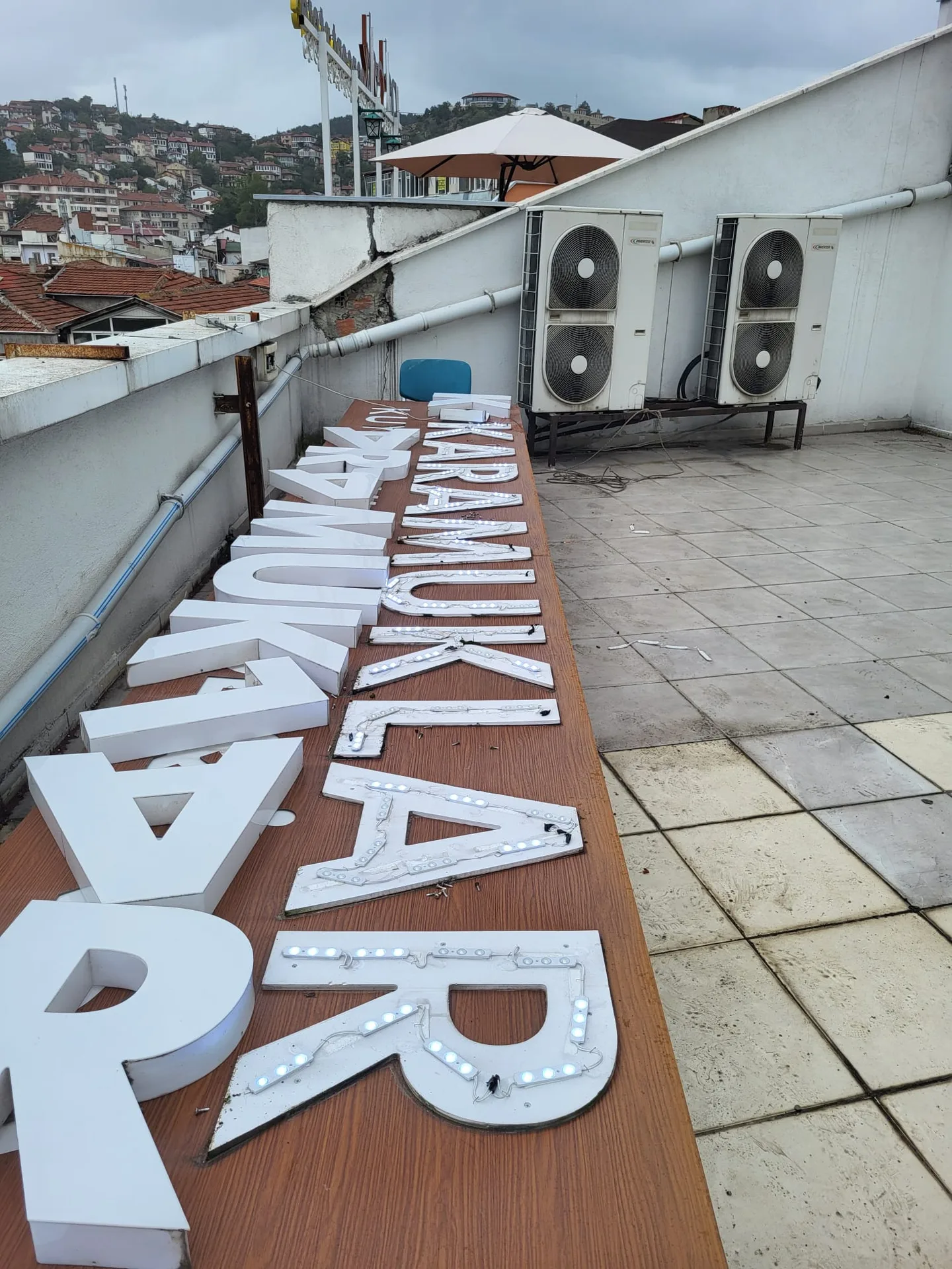 Çatı Tabela Montajı
